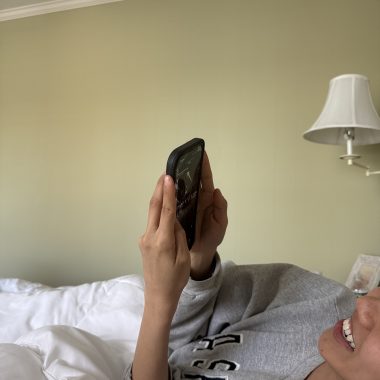 how to stop doomscrolling before bed