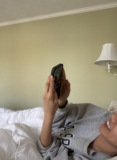 how to stop doomscrolling before bed